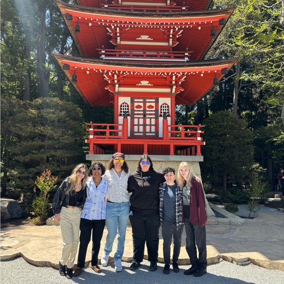 Meet your Posher, Lauren - Picture 2 of 9